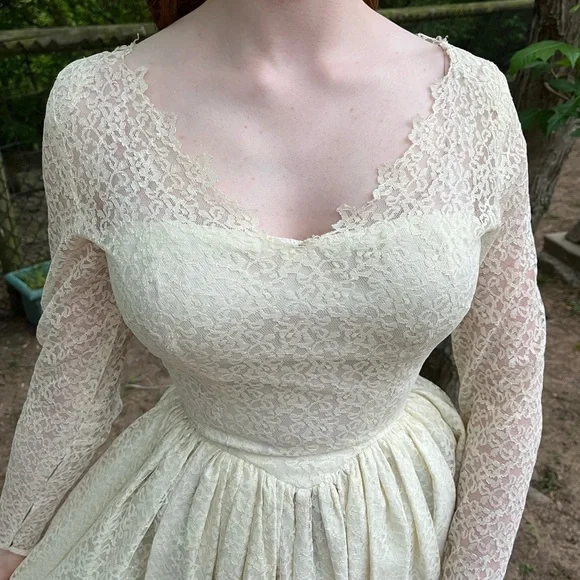 Vintage lace 1960’s long sleeve lace wedding dress - Picture 5 of 13